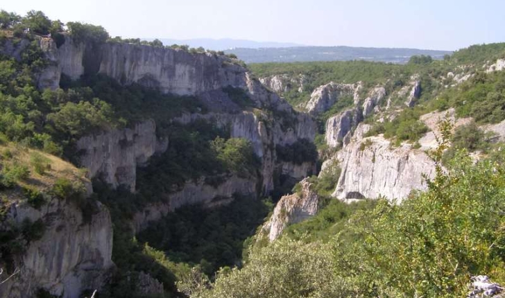 Vue d'ensemble du canyon d'Oppédette (Crédits: Elian Gossiome)