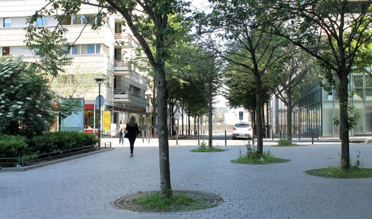 Départ de la balade devant le jardin James Joyce (Crédits : Léa Charbonnier)