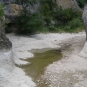 Le fond des gorges en période d'étiage le lit presque à sec (Crédits: Elian Gossiome)